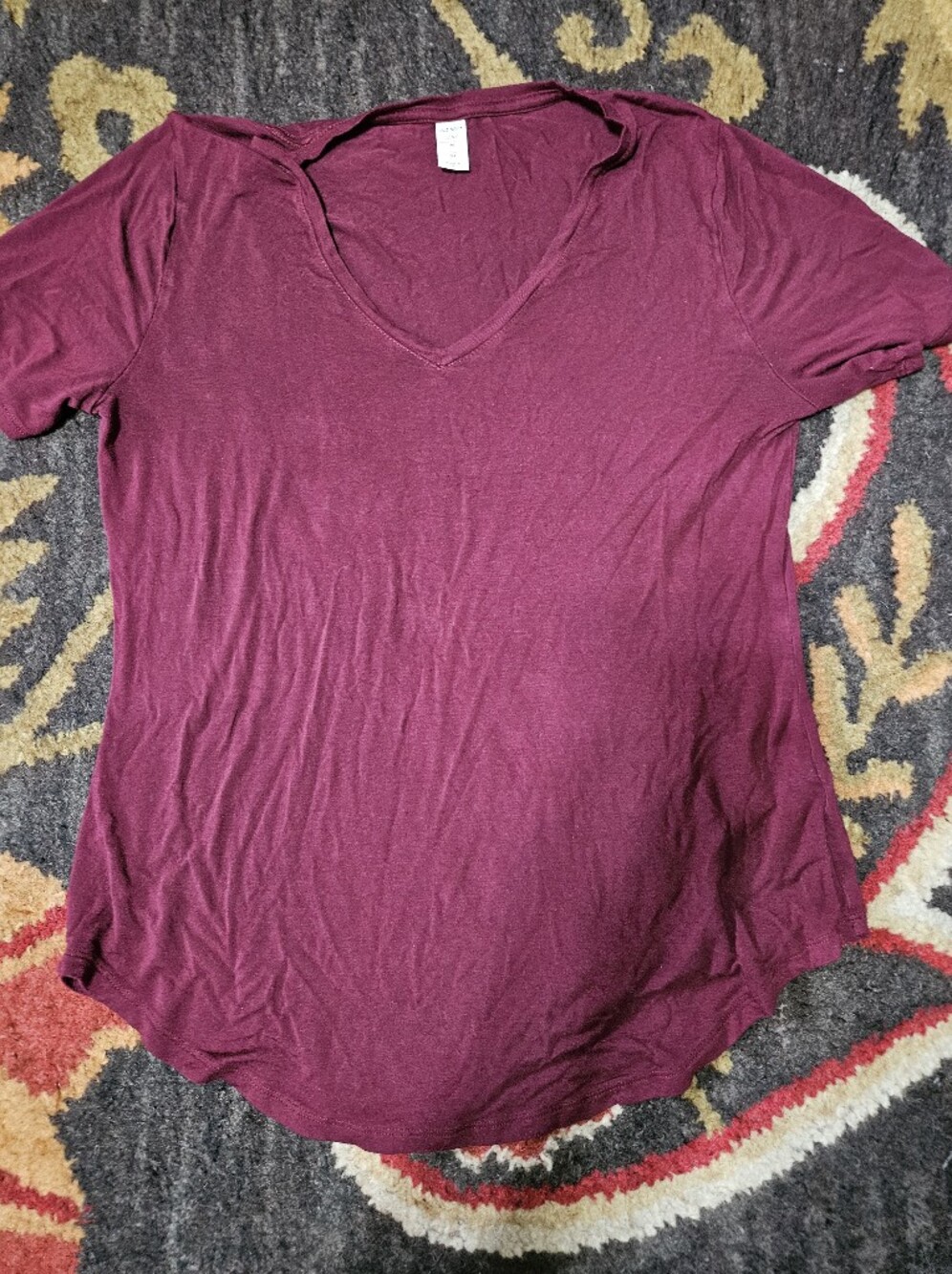 GAP Women's Short Sleeve V-Neck Tee in Burgundy